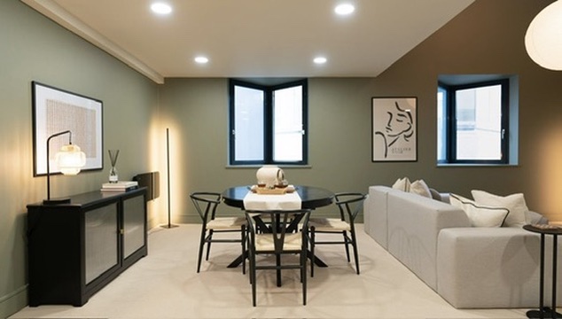 Interior-designed open-plan lounge and dining scheme in a refurbished Oxfordshire property